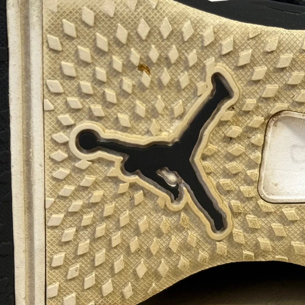 Jordan zoom trunner